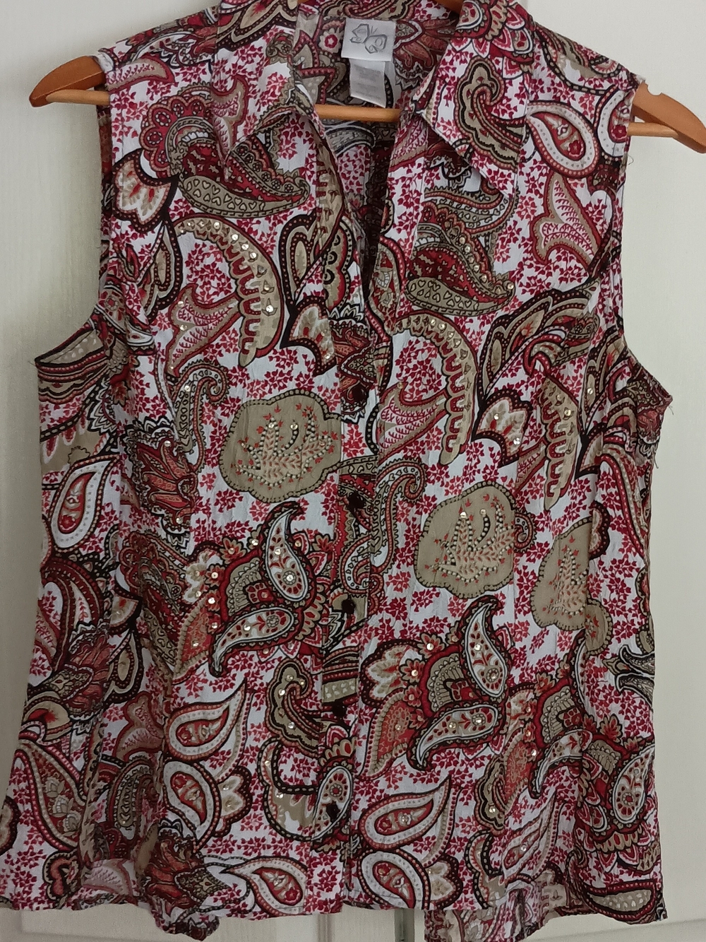 Butterfly Dsigns Sleeveless Paisley Button-Front Blouse in Red and Tan